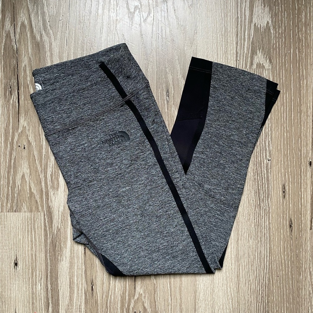 LIKE NEW • North Face 3/4 Length Pants